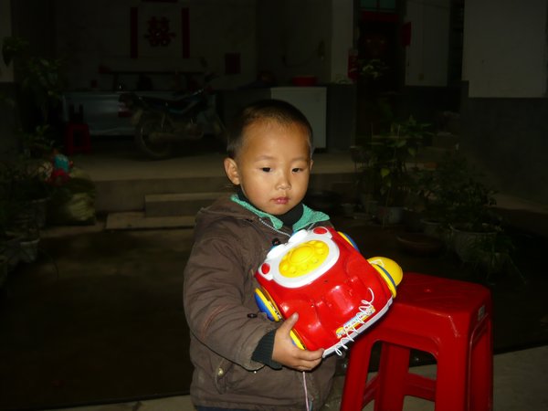 Wu's child with his new toy phone, that Mark bought