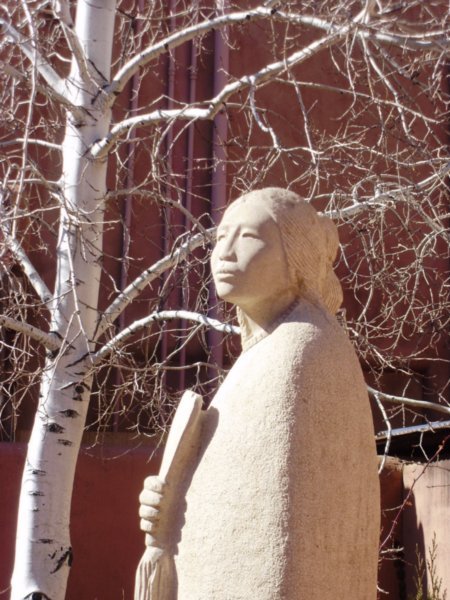Statue in courtyard of Albuquerque museum