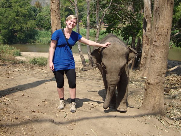 Amanda med babyelefanten