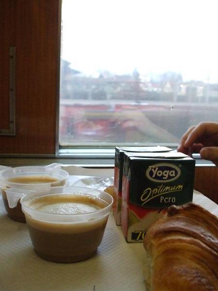 breakfast in the train