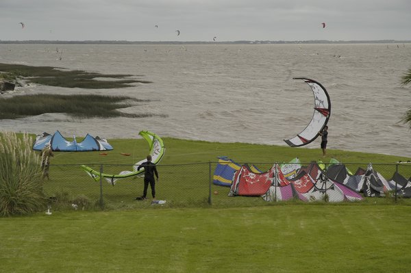 Kiteboarders setting up