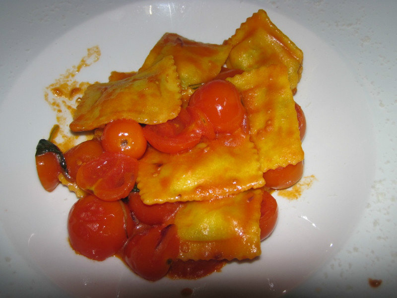 Ricotta and spinach ravioli with tomato sauce