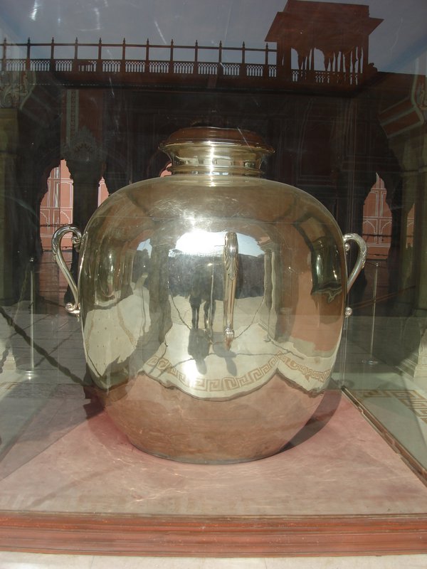 A 309kg silver urn