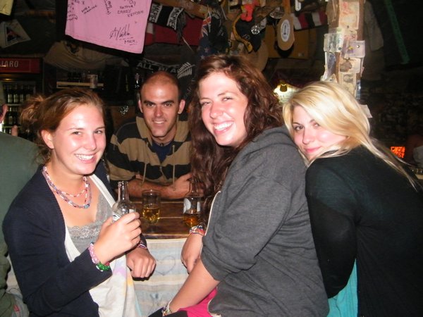 41-Nico, Faron, Rachel and Xuxa at the Snake Park Bar