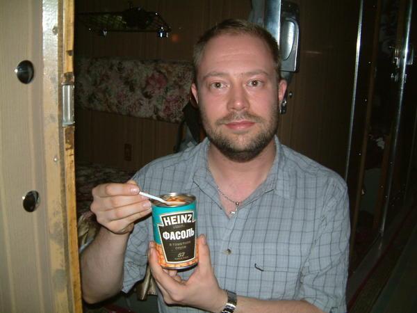 Train sustinence - cold Russian Heinz baked beans