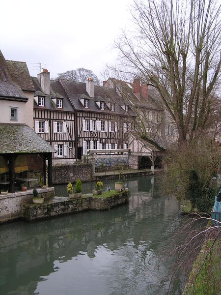 Chartres Town