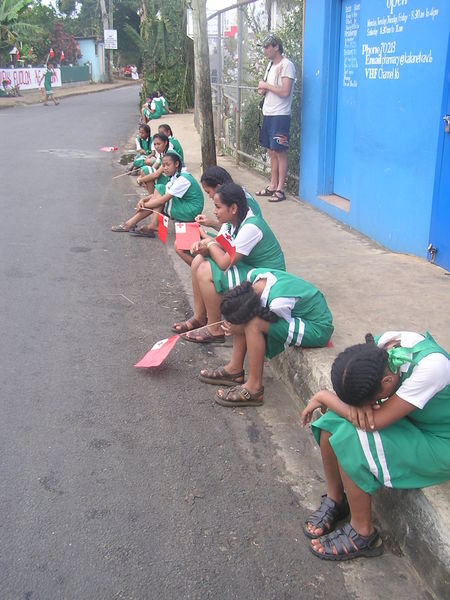 School girls Waiting for the king
