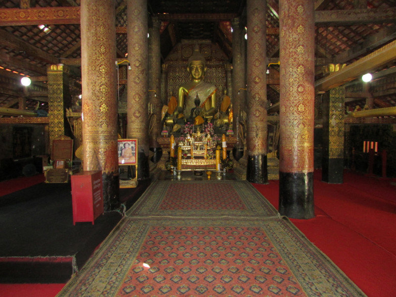 Interior of Wat Xiengthong