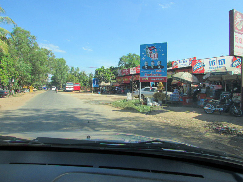 On the road to Banteay Srei