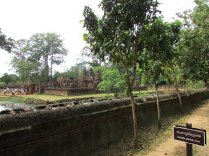 Banteay Srei: Pan Right Image #3