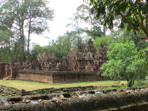Banteay Srei: Central Complex from outer wall and causeway