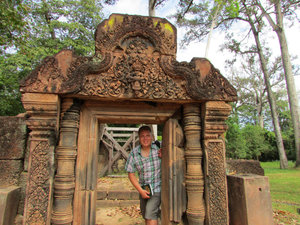 Banteay Srei: Looking for Tomb Raider