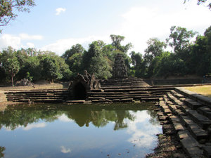 Neak Pean: Pools and Central sanctuary tower