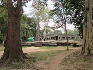 Preah Khan: Entry Terrace to the third gopura 