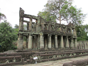 Preah Khan: Unusual two story building