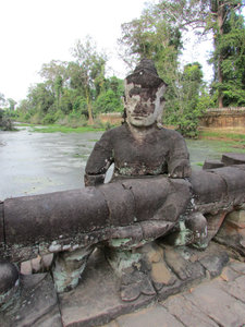 Preah Khan: Bodies with heads on this side