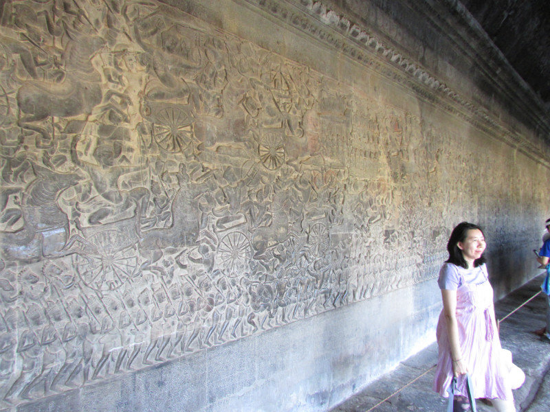 Bas-reliefs of the temple outer wall