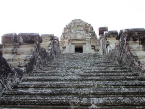 Angkor Wat : Steep steps up