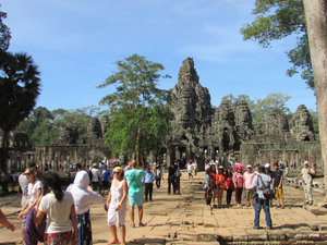 Bayon: Entrance to the temple that reminds some of a "bottle crate" of towers