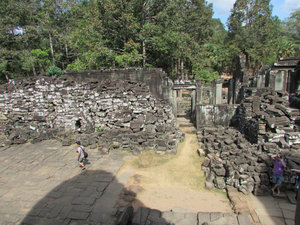 Bayon: Rubble Stone Yard... part of collapsed towers.