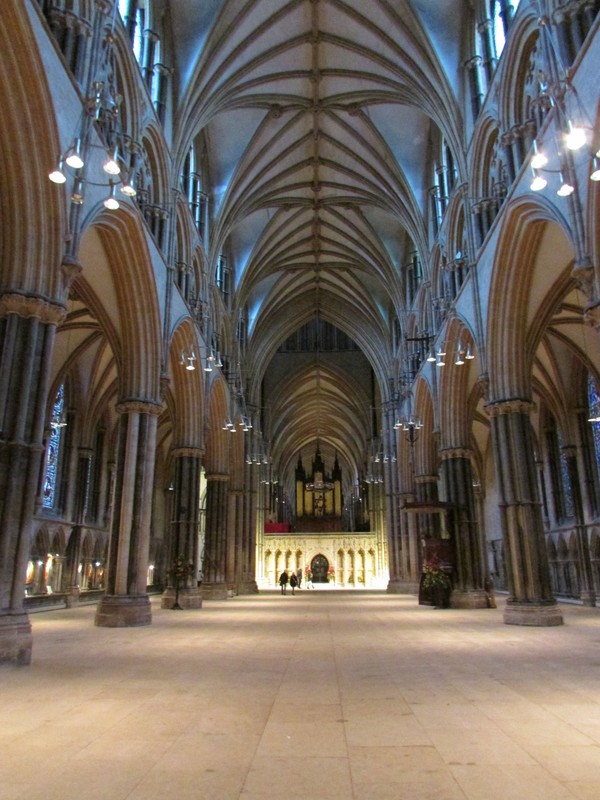 Nave looking towards the choir and crossing.