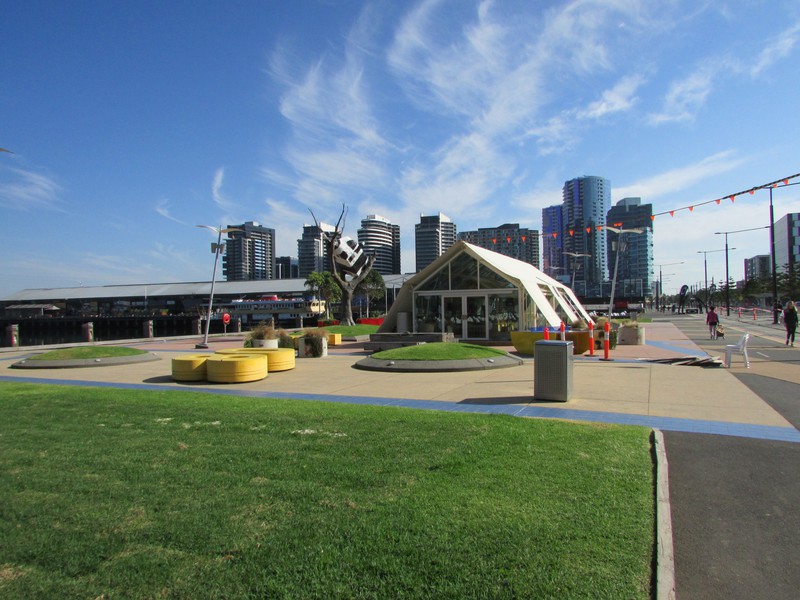 D2 - Melbourne Riverside walk