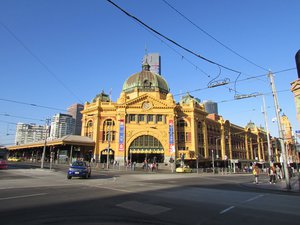D2 - Melbourne train station.