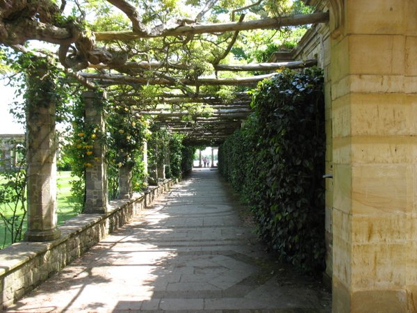 Hever Castle gardens 1
