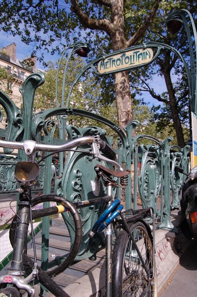 Metro Stop and bicycle, Bastille