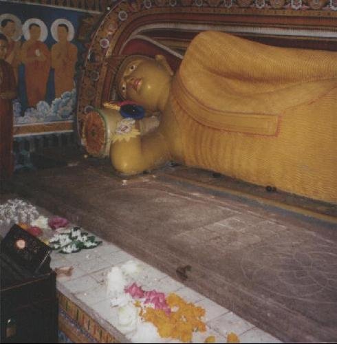 Reclining budda inside temple of tooth
