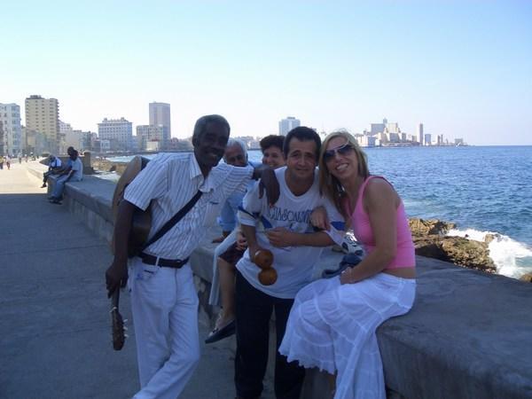 Vic being seranaded on the Malecon