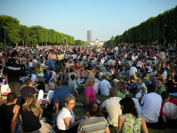 Eiffel Tower Crowds Grow