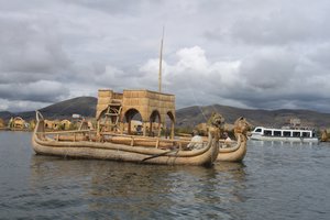 Â´taxiÂ´ in Uros, the floating reed islands