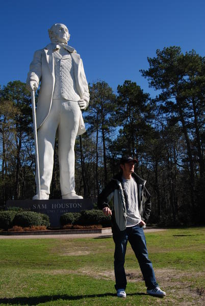 Nick with the giant Sam Houson statue 