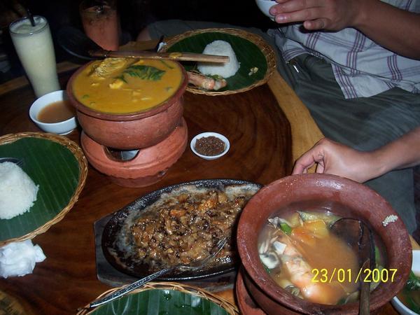 Traditional Filipino Food @ Bilao & Palayok Restaurant