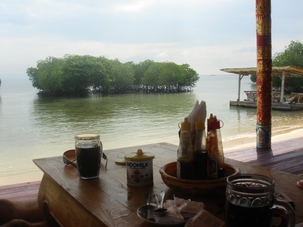 Lembongan island- the best breakfast spot!
