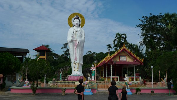 Stående Budha