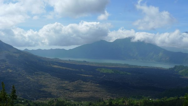 Balis højeste punkt gemt i skyer