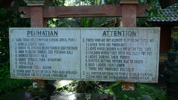 Det er ikke let at få adgang til templer på Bali