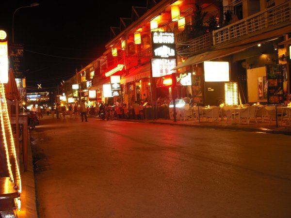 Pub Street by night