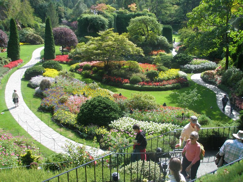 the butchard gardens dining room