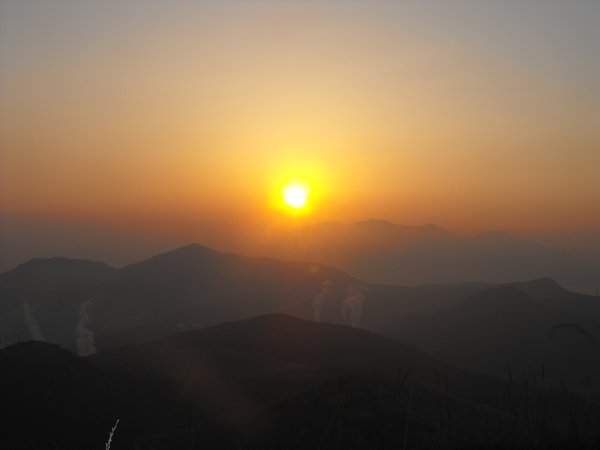 Sunrise over the Yeongchisan trails