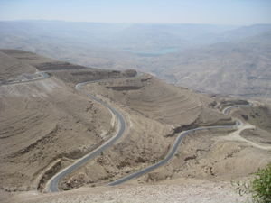 Winding our way to Karak