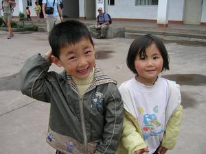 Pupils at the school on the descent of Emei Shan.
