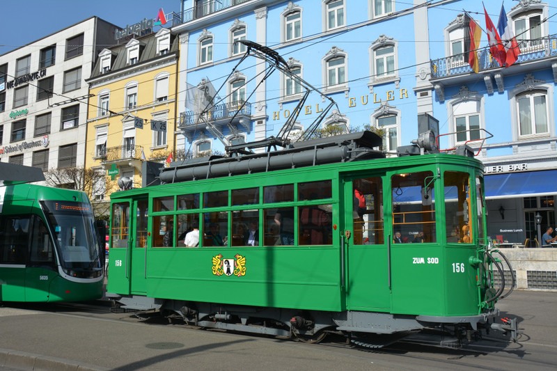 tram avec visitre guidée de la ville