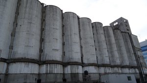ces silos deviendront certainement un jour un bâtiment moderne