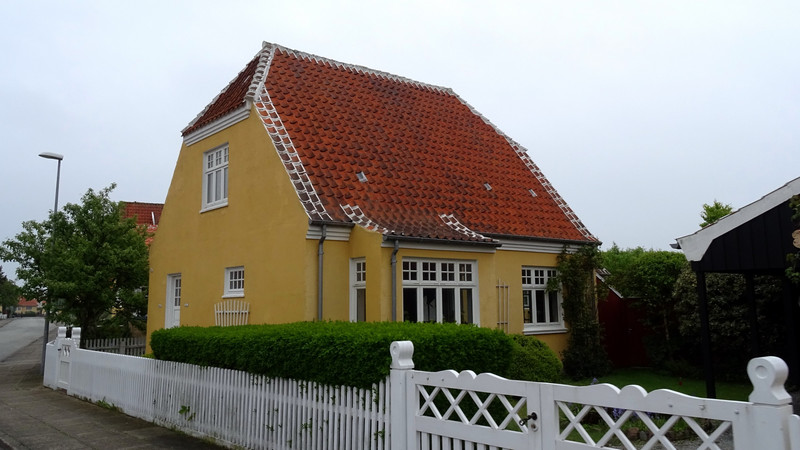 02 les maisons jaunes de Skagen et leurs tuiles rouges !