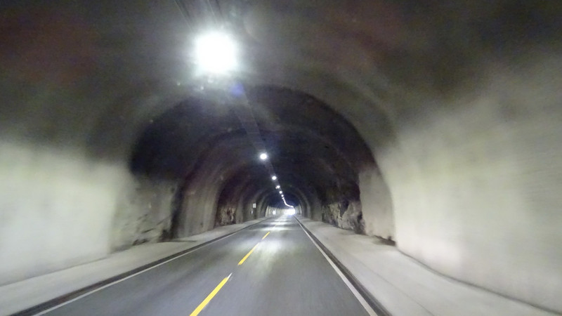 des tunnels et aussi encore des tunnels, parfois de presque 10 km !