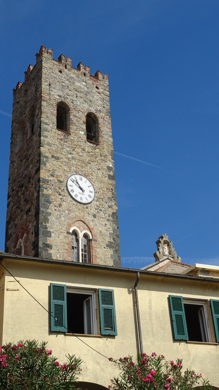 La tour de Monterosso, devenue clochr de l'église St Jean Baptiste