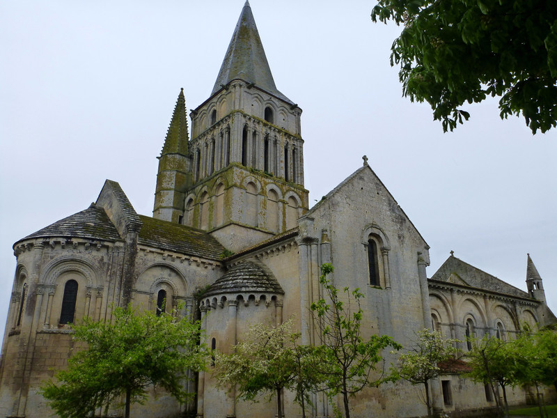 Eglise de Saintonge, St Pierre de la Tour